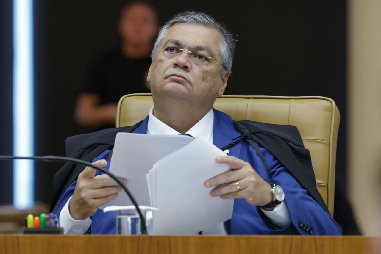 Dino manda PF investigar se houve interferência estrangeira nas eleições