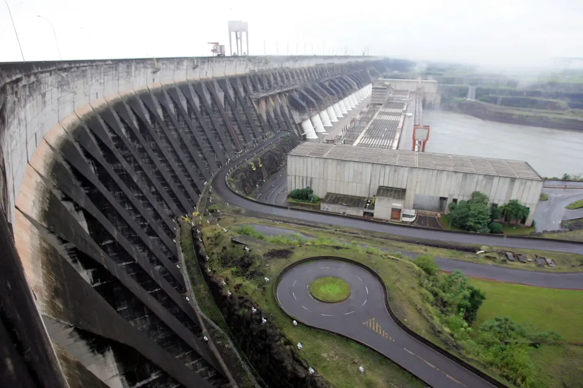 Distribuidoras podem receber até 32,3% menos energia de Itaipu em 2027