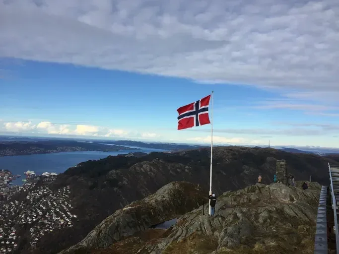 Geleira em derretimento libera metais pesados e contamina água potável na Noruega