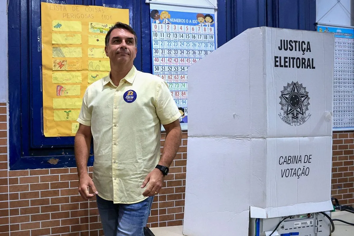 Maior doador de Flávio tem contrato milionário com prefeituras baianas
