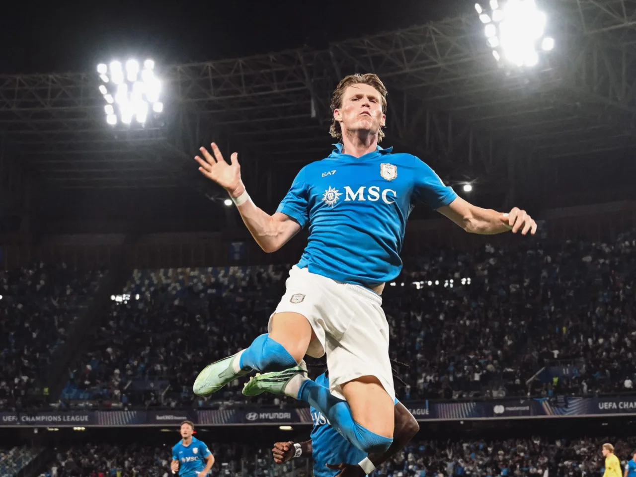 Napoli bate o Bodo/Glimt em jogo de sete gols e vence a primeira na Champions