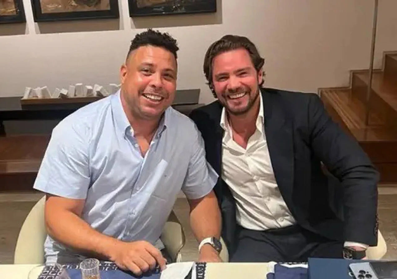 Mensagens indicam que Ronaldo recorreu a Vorcaro para conseguir empréstimo ao Cruzeiro