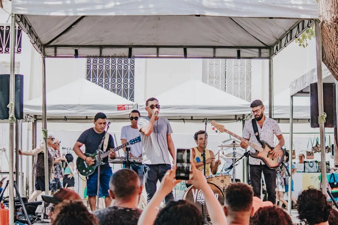 Tributo à Legião Urbana: Duas Tribos se apresenta no Varandinha Pub neste sábado (11)