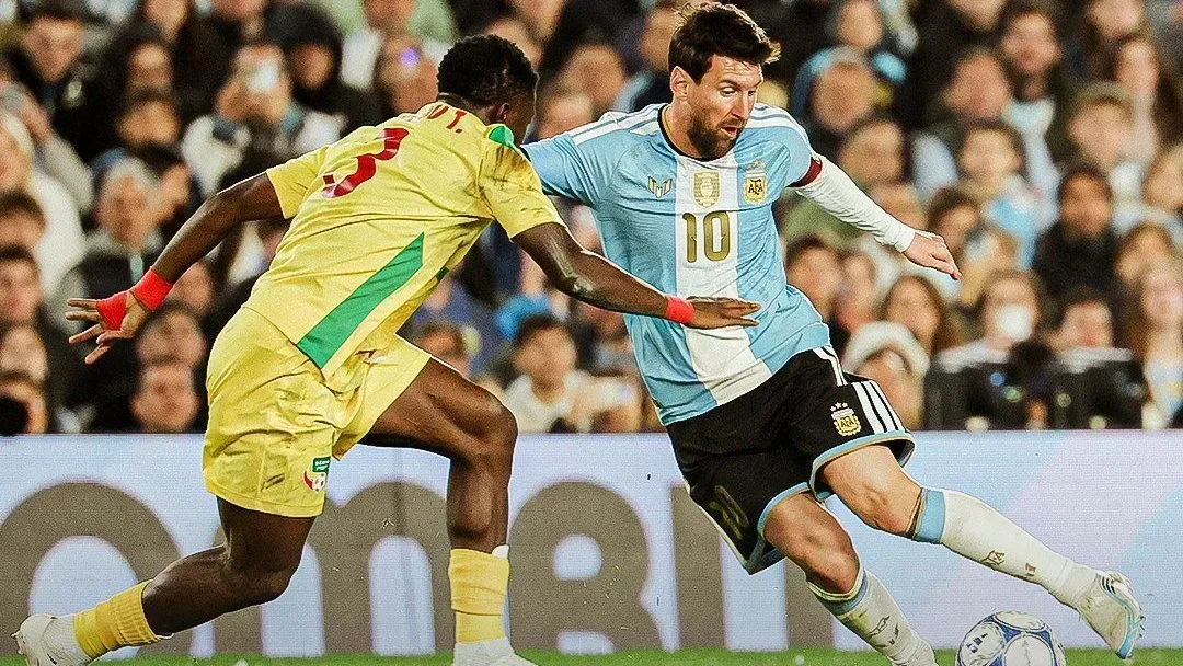 Messi se emociona na despedida: “Gostaria de estar aqui a vida inteira”