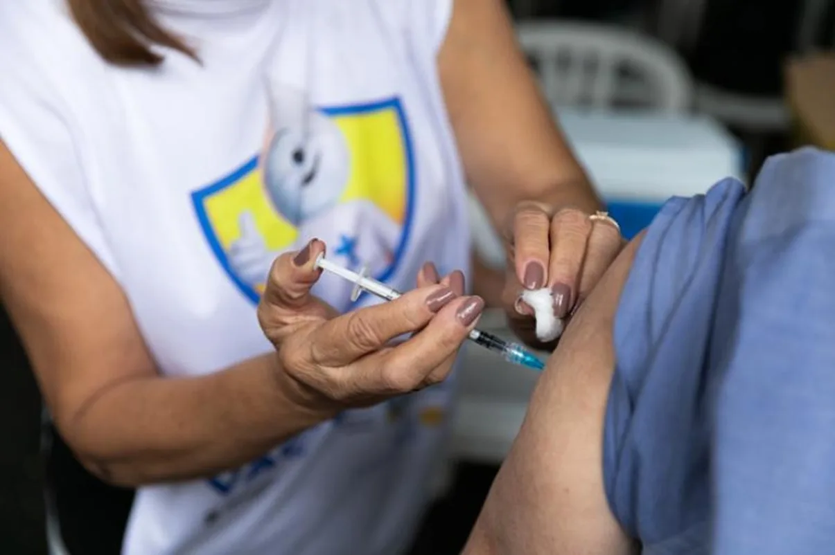 DF abre 32 UBSs para vacinação neste sábado (31/10); veja locais e horários