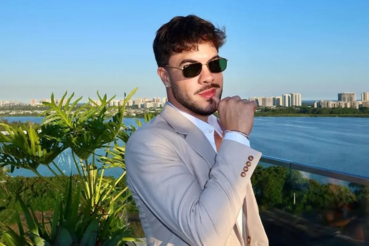 Álvaro vai ao hospital após mosquito entrar em ouvido durante encontro