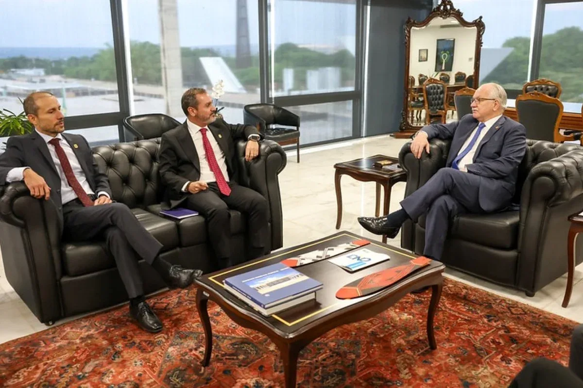 Master: Fachin diz a Andrei que PF tem dever de enviar menções a ministros
