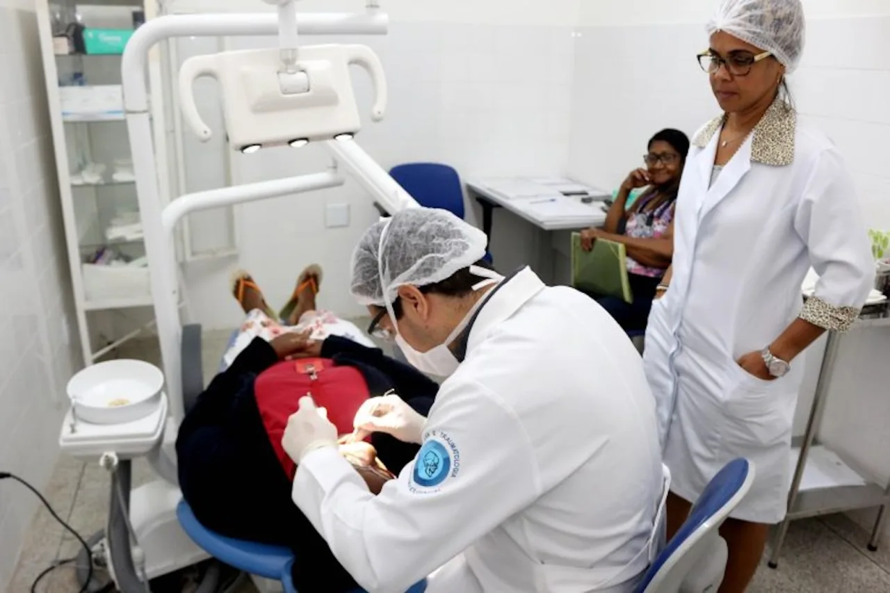 Projeto fixa piso de R$ 3.624 para auxiliares médicos e odontológicos