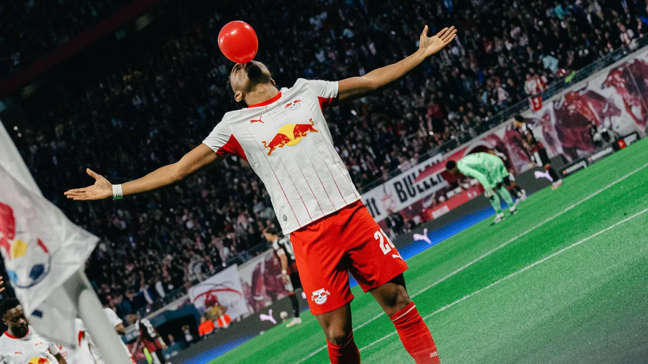 Com hat-trick de Nkunku, RB Leipzig atropela Eintracht Frankfurt