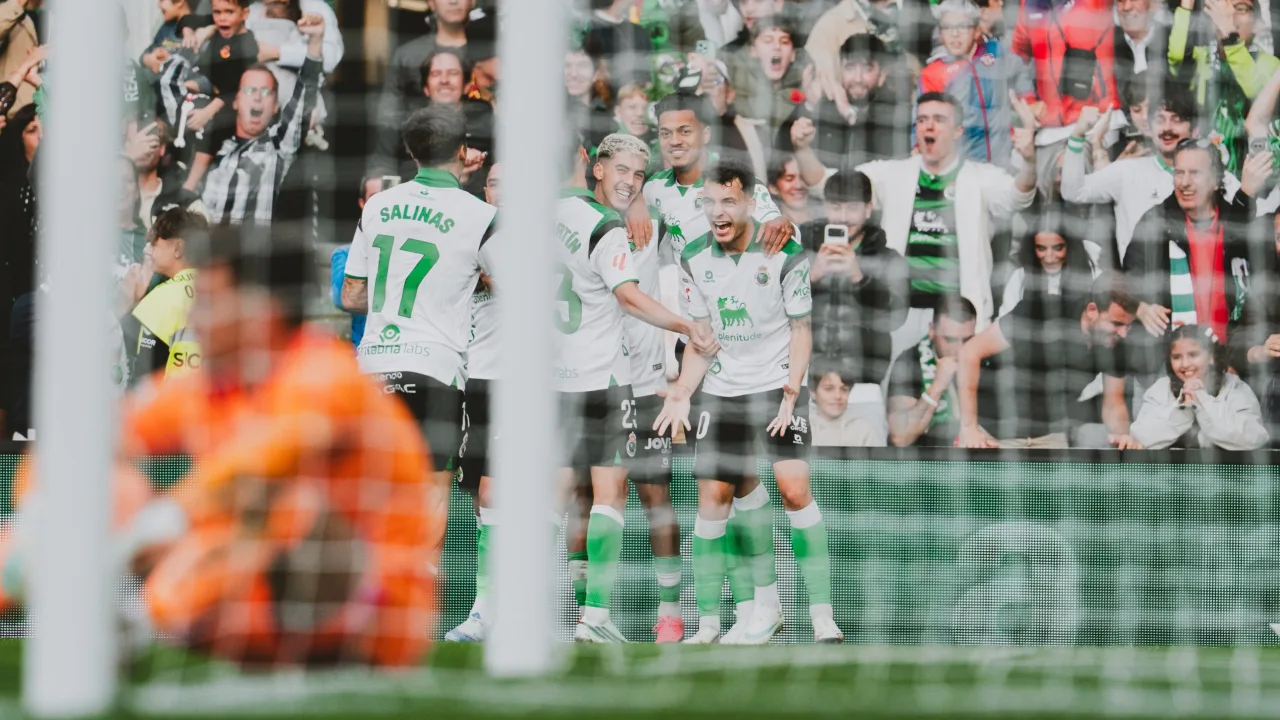 Racing Santander vence o Espanyol por 2 a 1 pelo Campeonato Espanhol