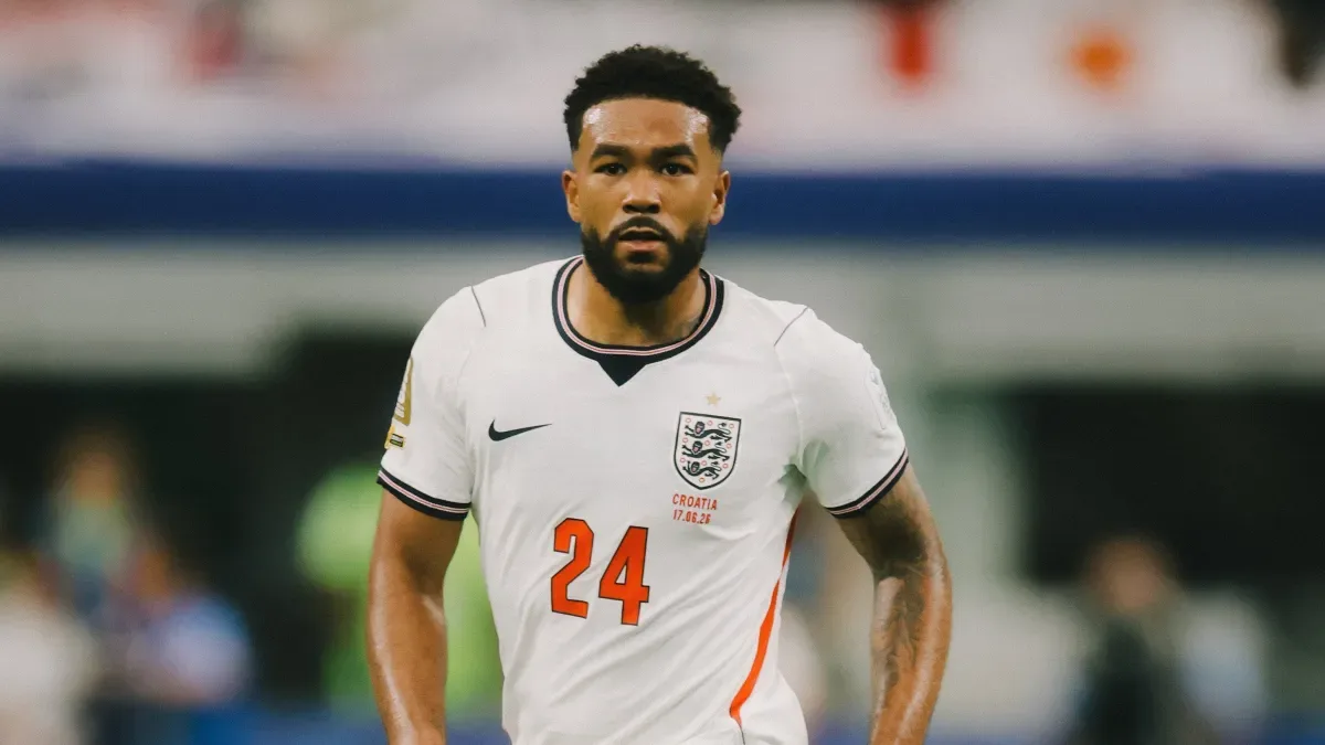 Defensor do Chelsea e da Inglaterra passa por cirurgia no joelho
