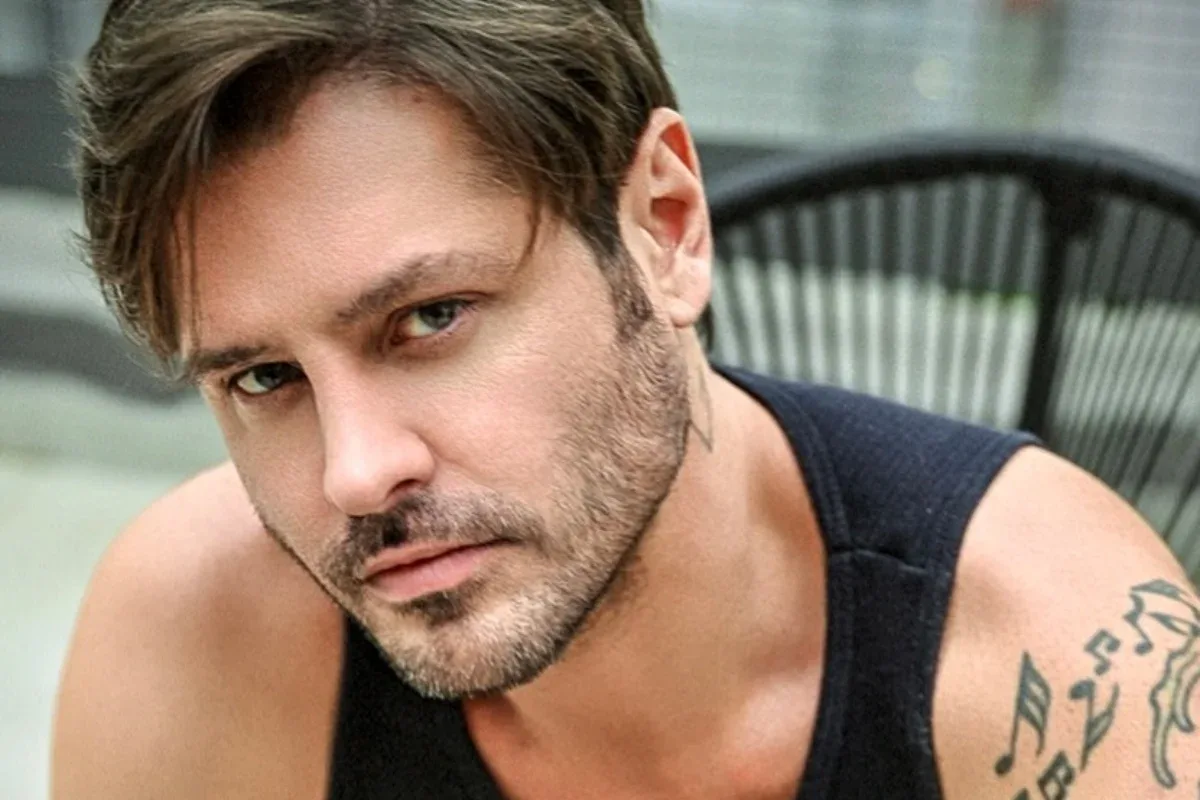 Dado Dolabella faz live vestido de vampiro e vira assunto nas redes