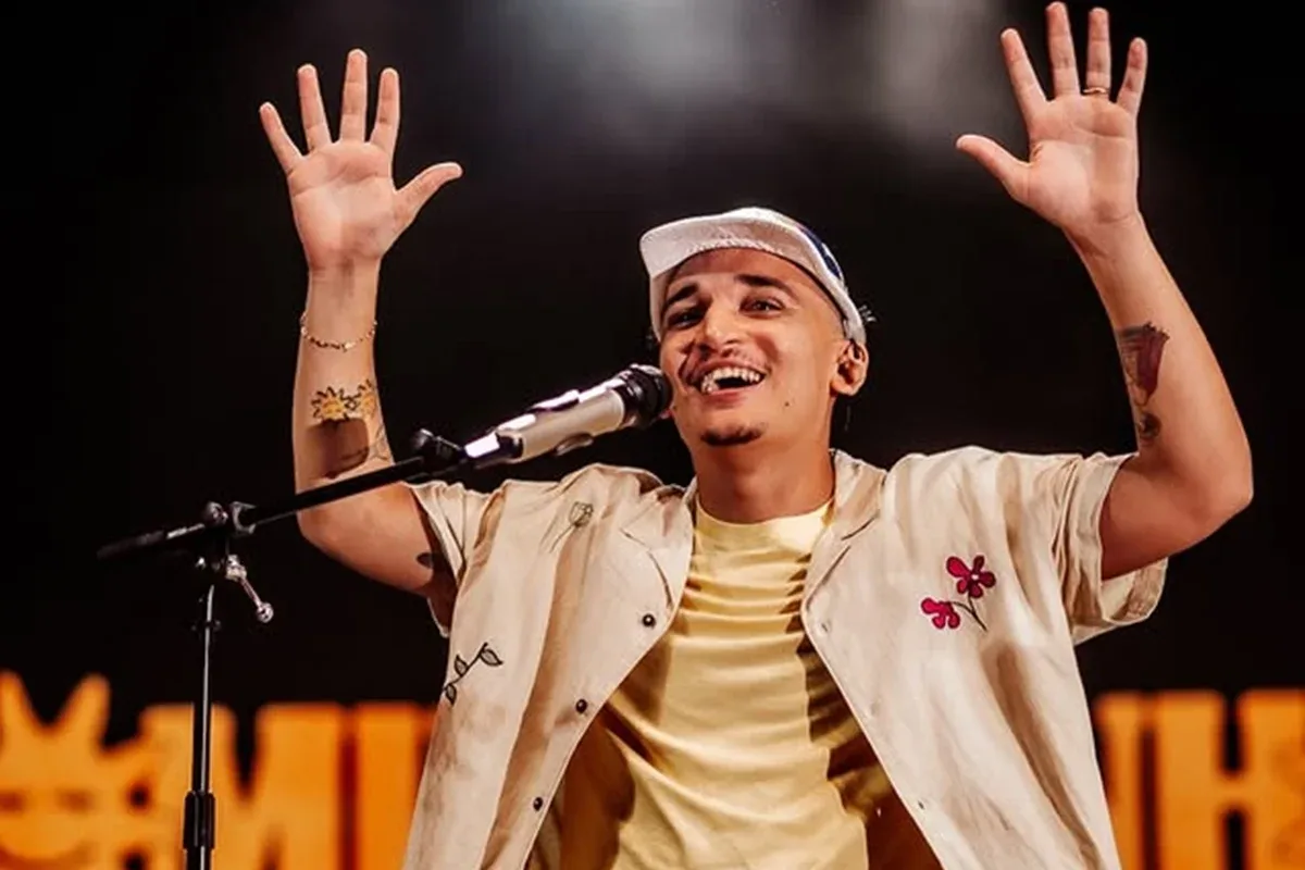 João Gomes é cobrado por posicionamento político antes de show em MG