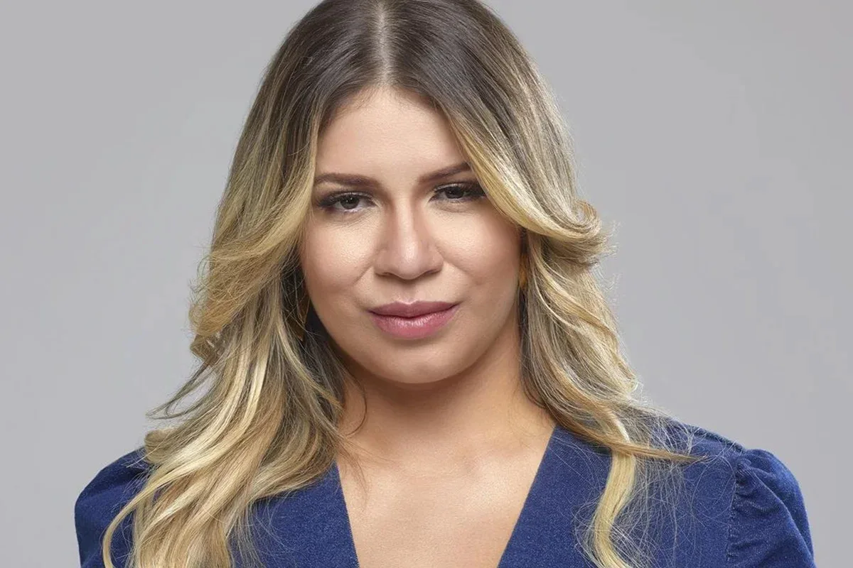 Veja fotos de Marília Mendonça de antes da fama até acidente trágico