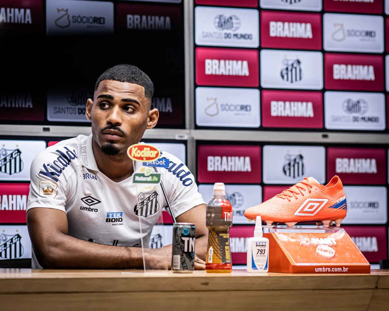 Santos sofre 4 transfer bans por calote em comissão de Pedro Caixinha