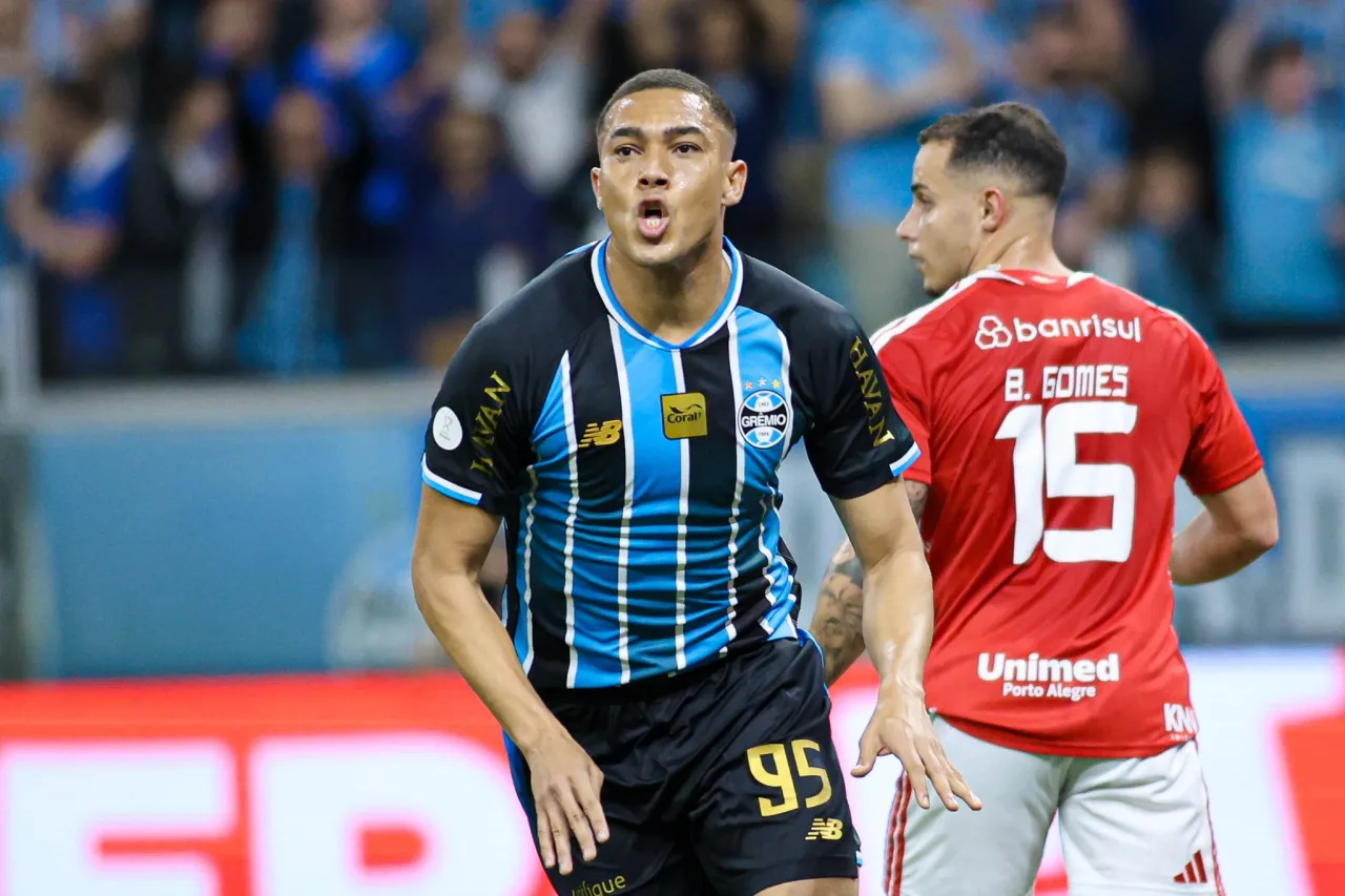 Vasco mira contratação de Carlos ViInicius para 2027