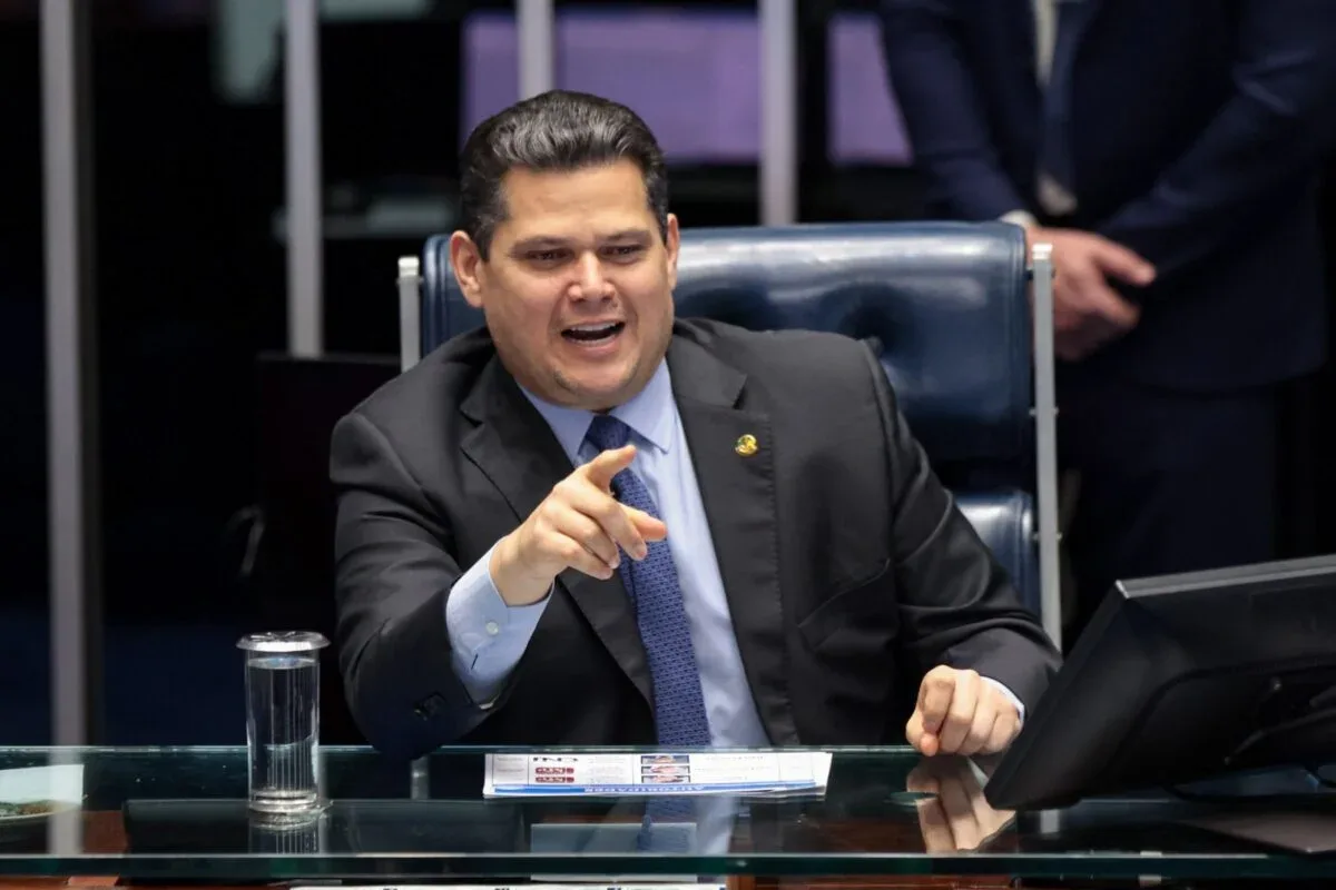 Alcolumbre: fim da escala 6x1 é "conquista gigante" para os trabalhadores