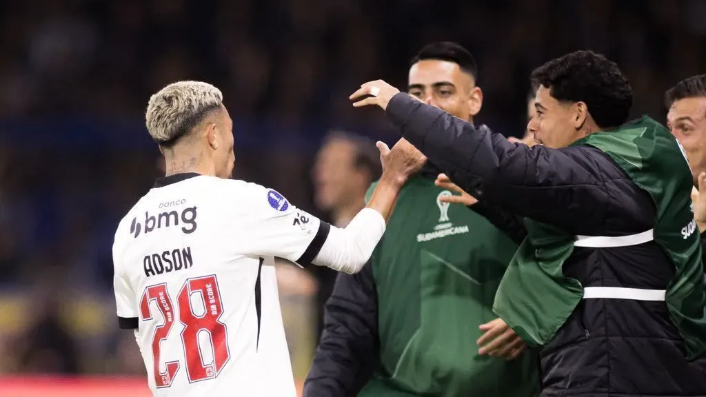 Andrés Gomez é expulso após empurrar o árbitro e desfalcará Vasco na volta