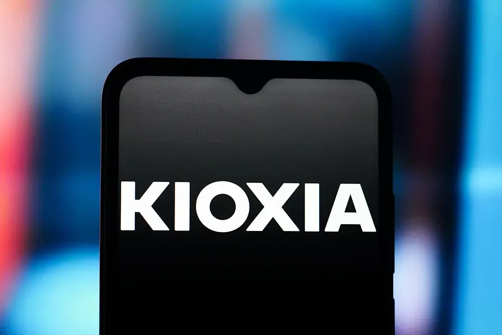 Kioxia perde dois terços do valor de mercado com avanço de chips chineses
