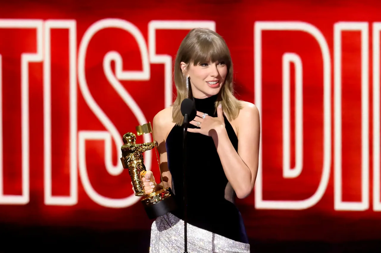 Taylor Swift: 'The Life of a Show Girl' completa 15 semanas em 1º lugar na Billboard