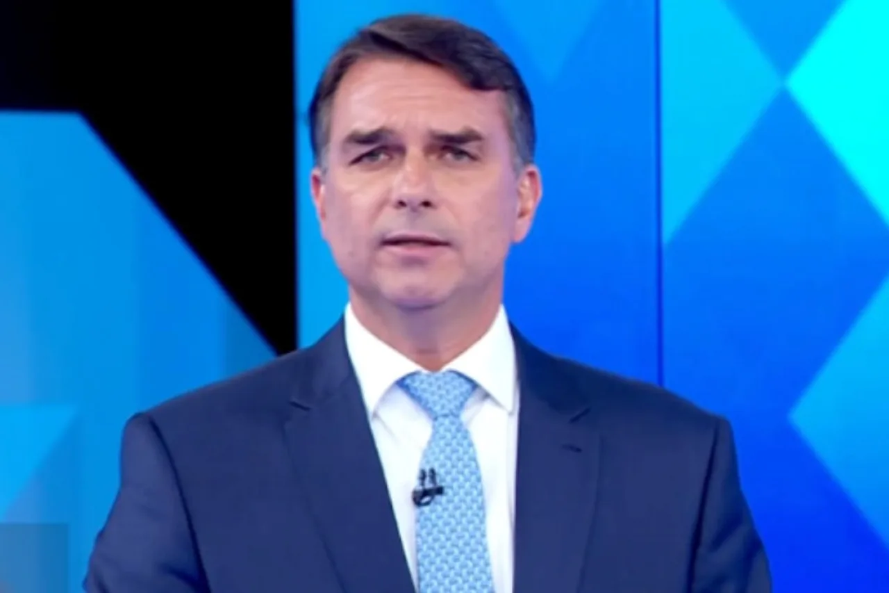 Flávio sobre voto contra ampliação da licença-maternidade: "Estava errado"