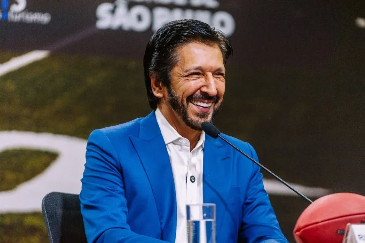 Nunes assina lei que determina 1º de janeiro como Dia Universal de Oração