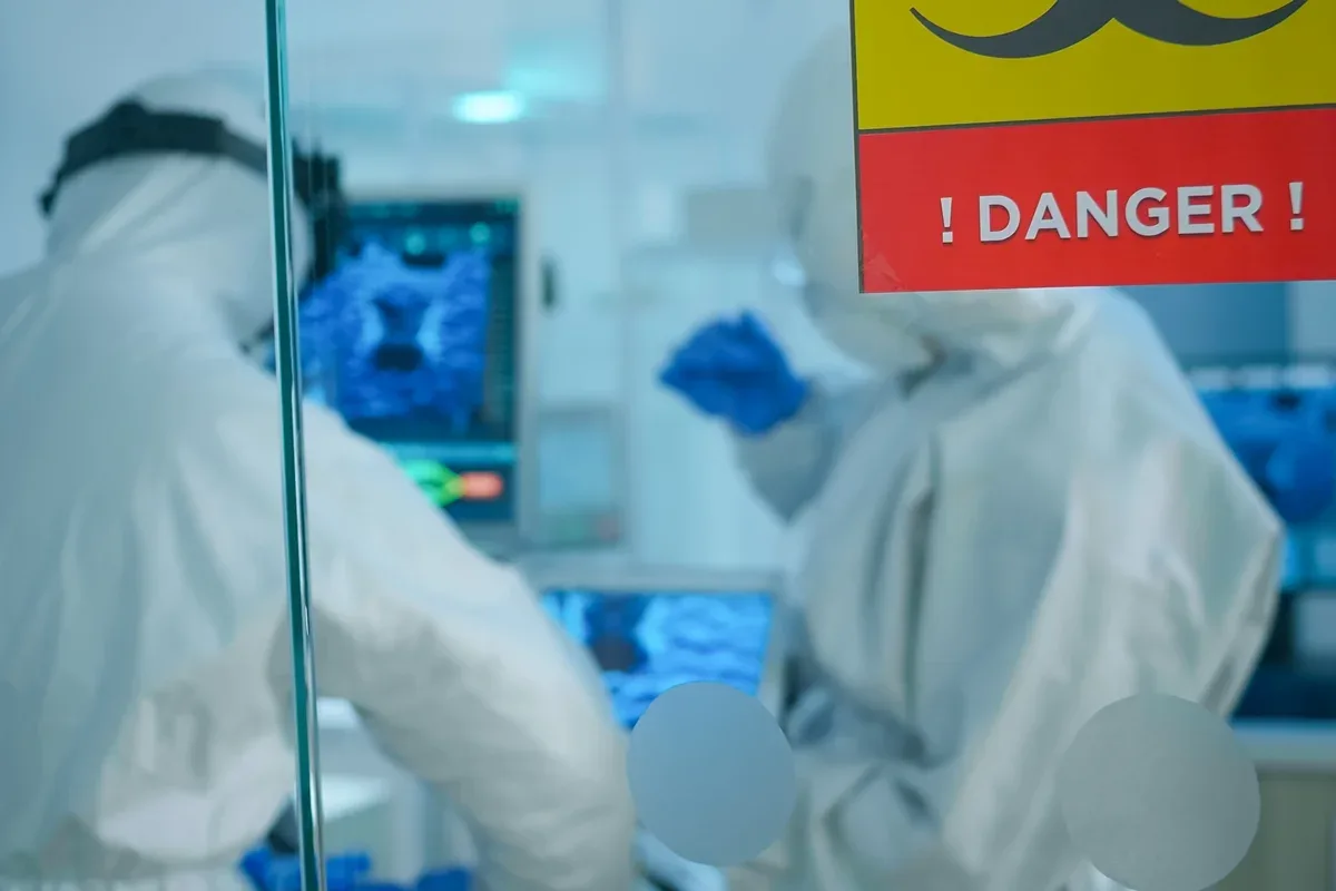 Cientista morre com infecção desconhecida e laboratório entra em quarentena
