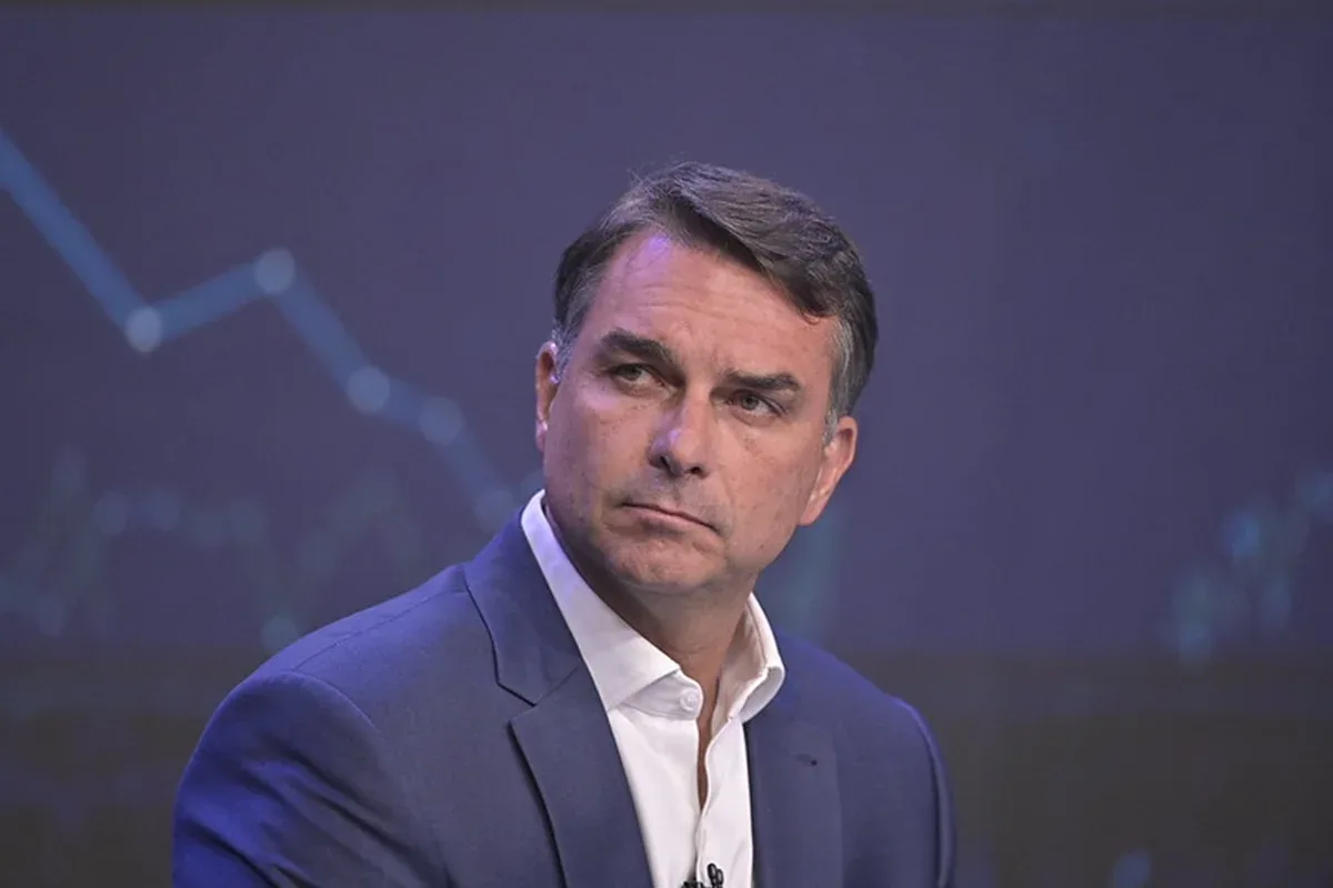 "Smart Brasil": Flávio promete programa de monitoramento utilizado em SP