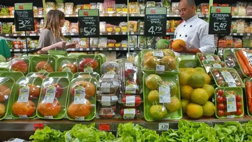 Compras de alimentos em supermercados crescem 6,5% após proibição das bets, diz Abras