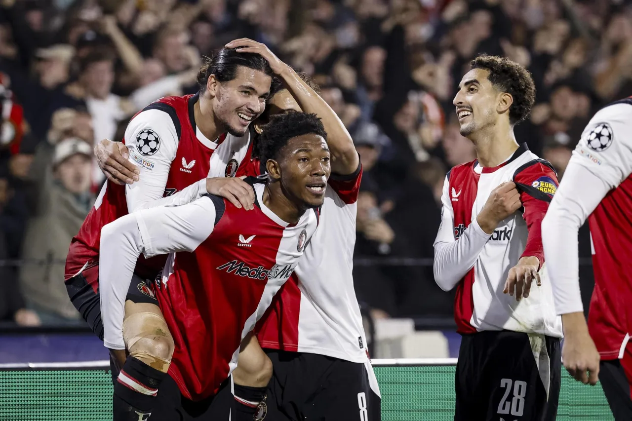 Com gol contra de goleiro, Feyenoord supera o Como na Champions