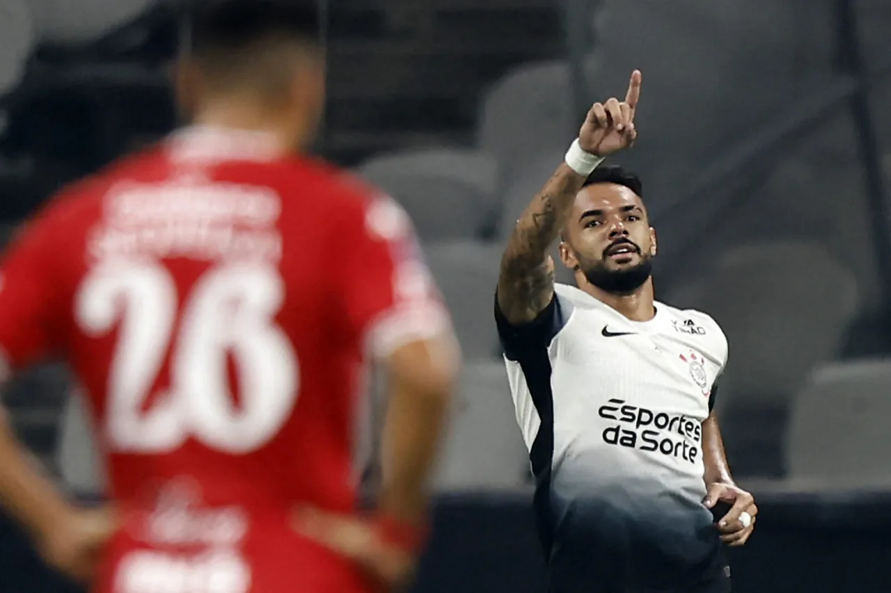 Raniele sofre lesão e desfalca o Corinthians na reta final da temporada