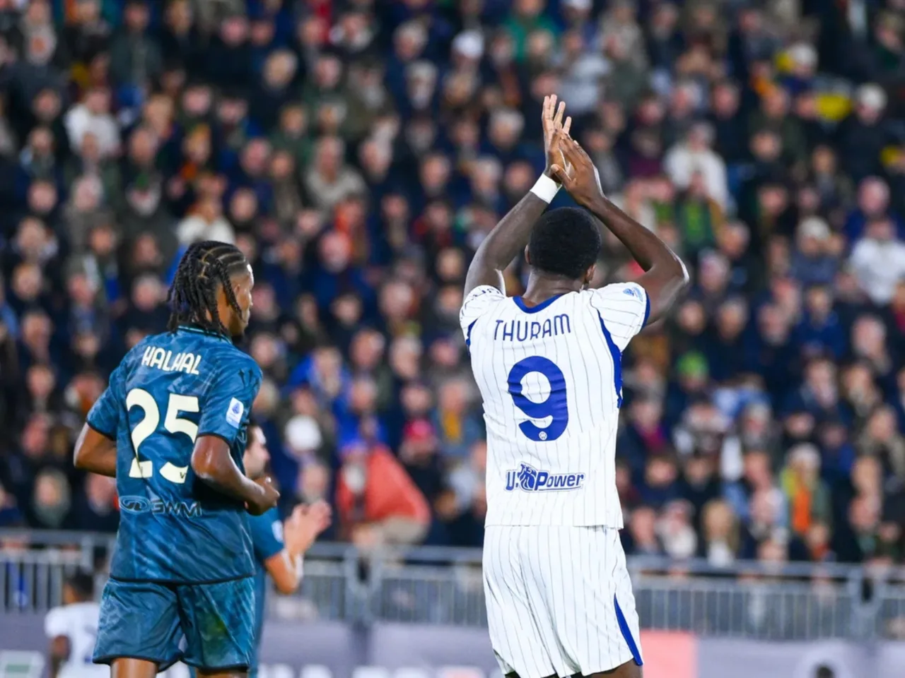 Inter de Milão vence Venezia com dois gols contra e volta a dividir liderança