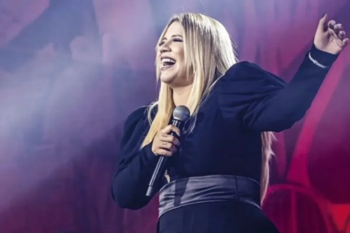 Marília Mendonça evitou músicas próprias para fugir de fofocas, diz livro