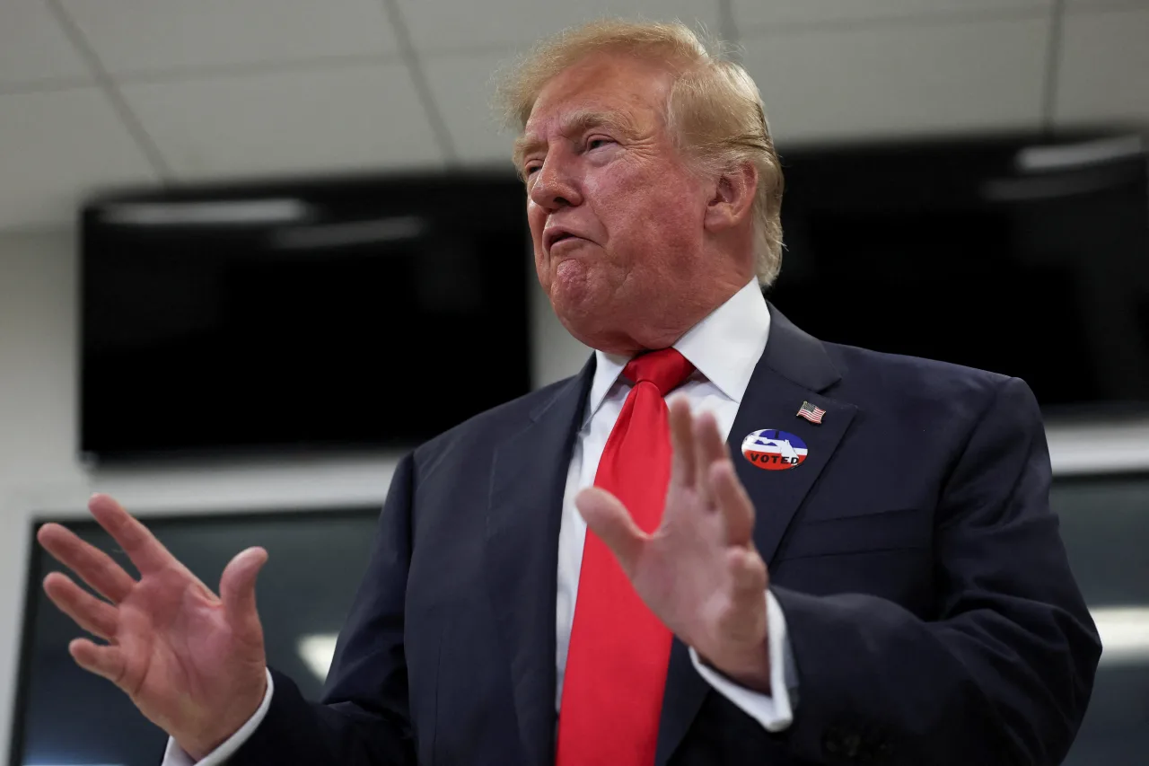 Após ridicularizar voto antecipado, Trump vota 10 dias antes nas eleições parlamentares