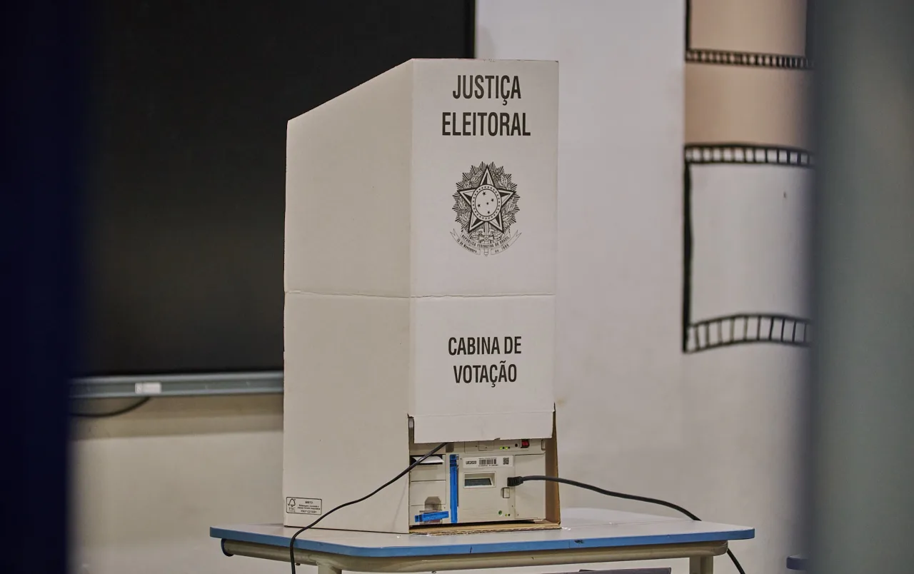 Eleições 2026: entenda quem precisa assinar o caderno de votação