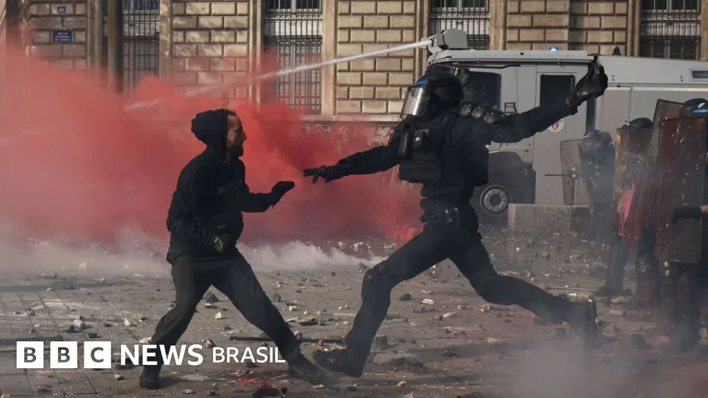 Prédio incendiado, 270 presos: o que está por trás de dia de protestos na França