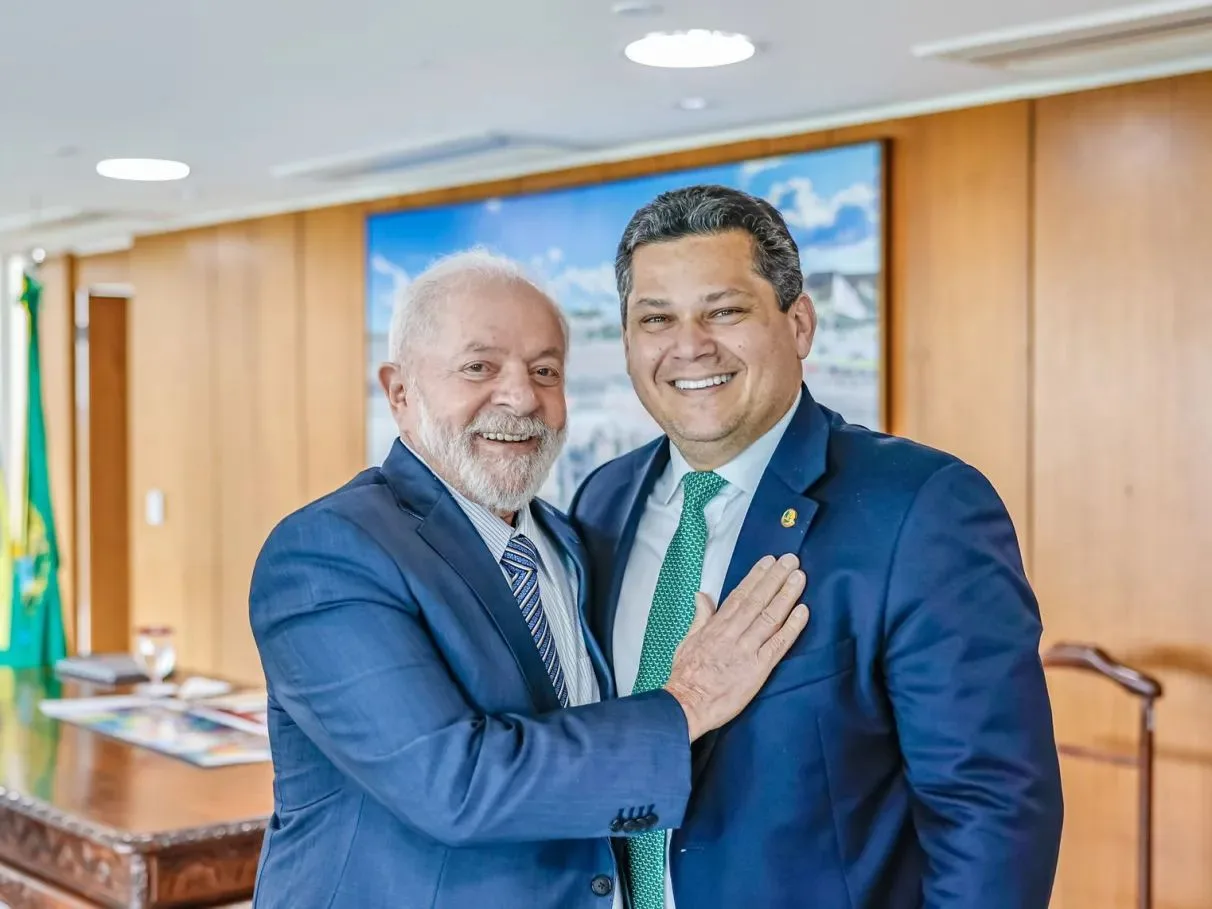 Alcolumbre anuncia votação do fim da escala 6×1 antes do 2º turno das eleições; veja quando