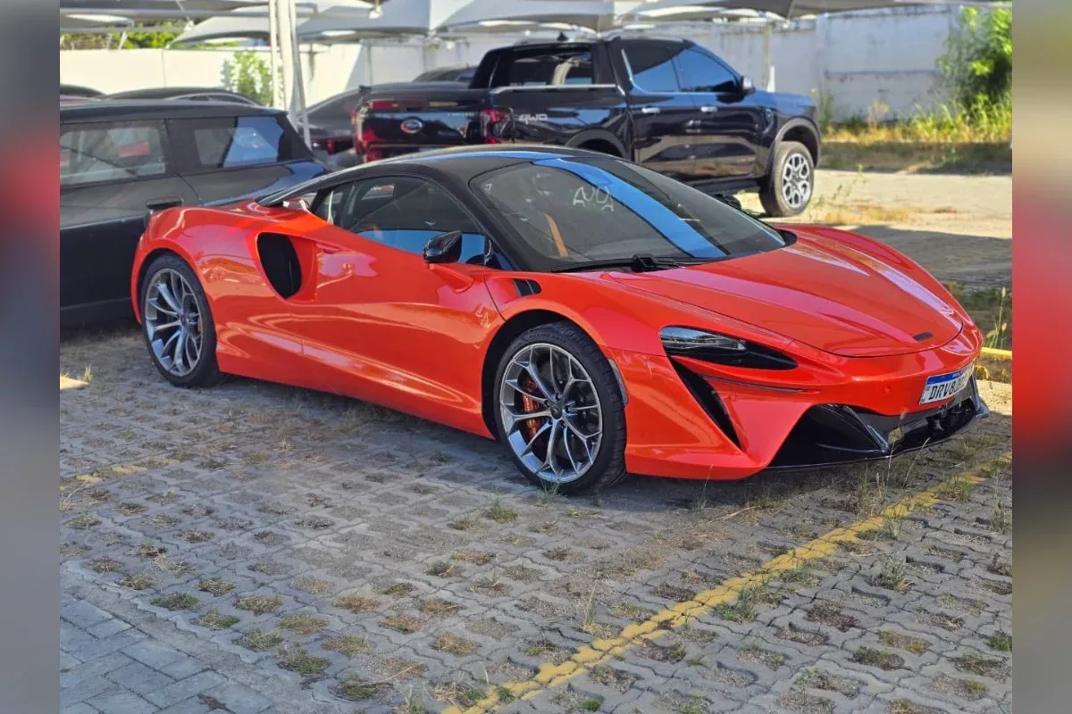 Veja os carrões de luxo apreendidos pela PF em ação contra desvios na Saúde