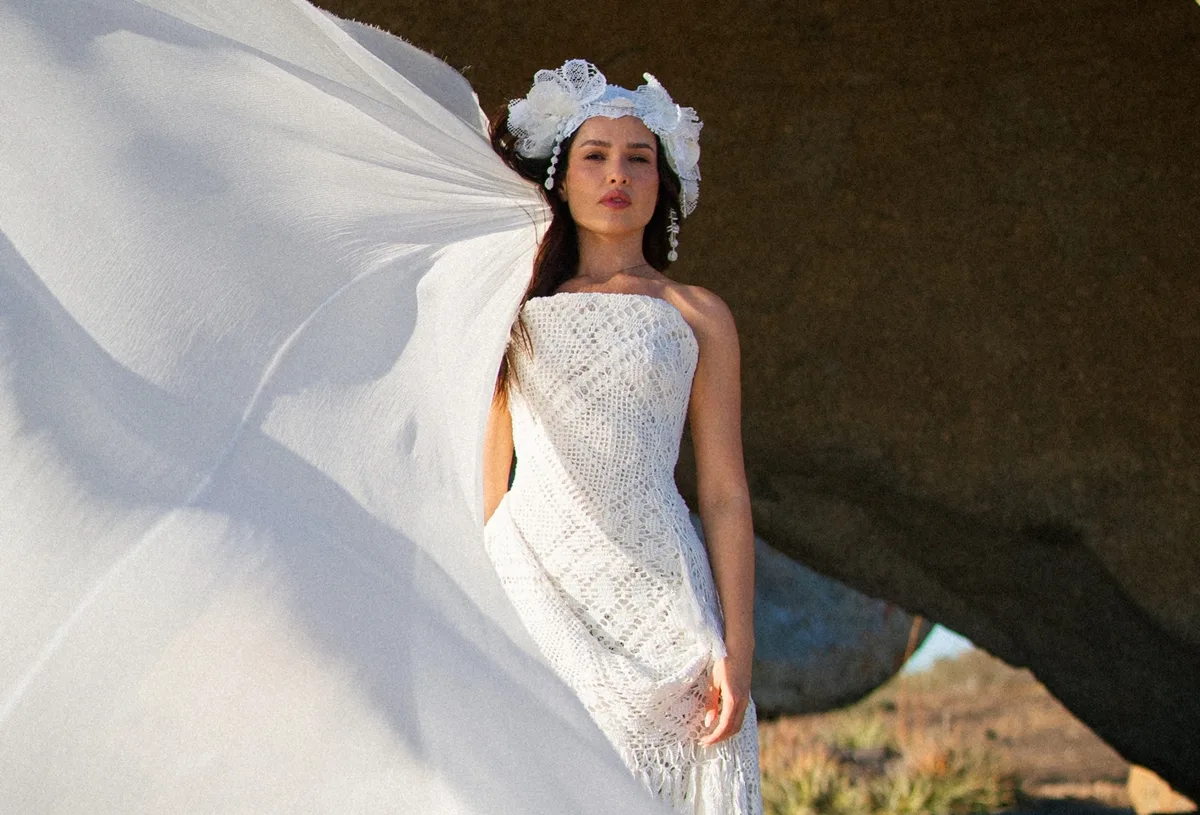 Juliette transforma crochês da avó em vestido de noiva