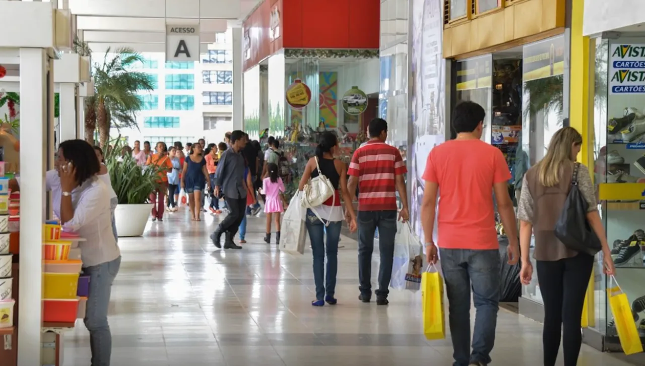 Procon-SP lança consulta virtual para entender hábitos dos consumidores