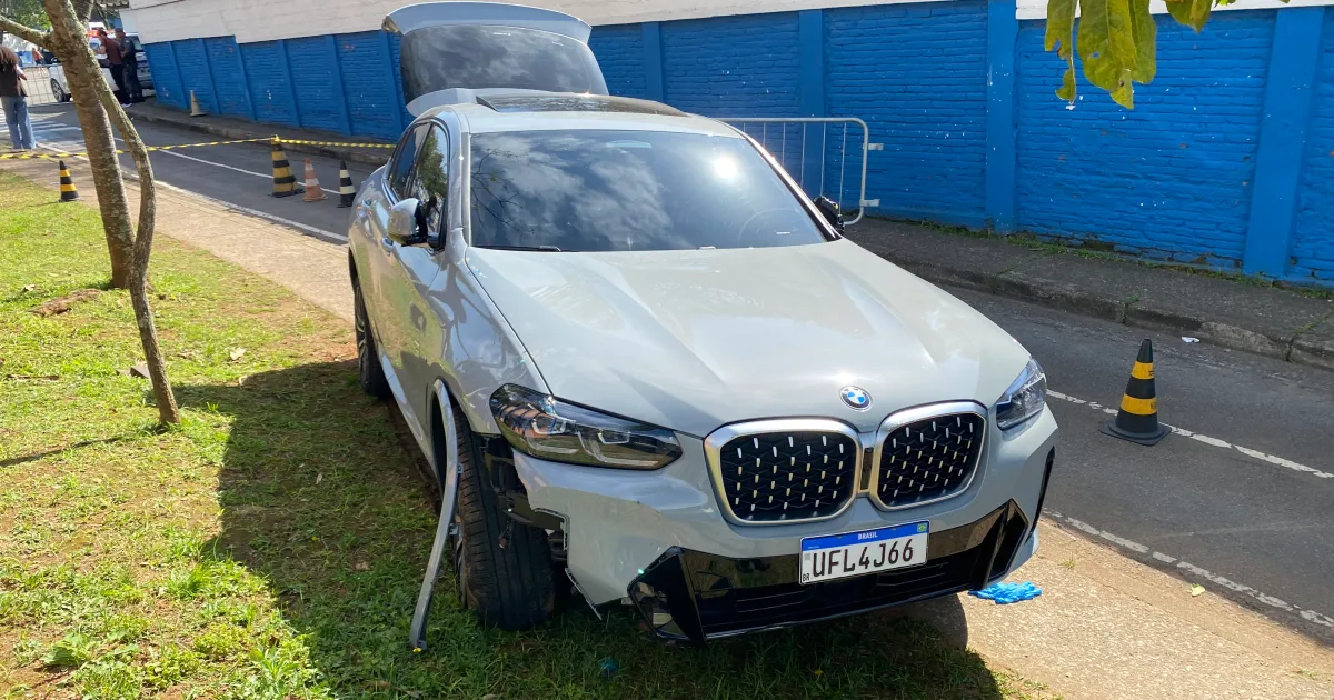 Motorista de BMW arrasta morador de rua por cerca de 900 metros e é preso em SP