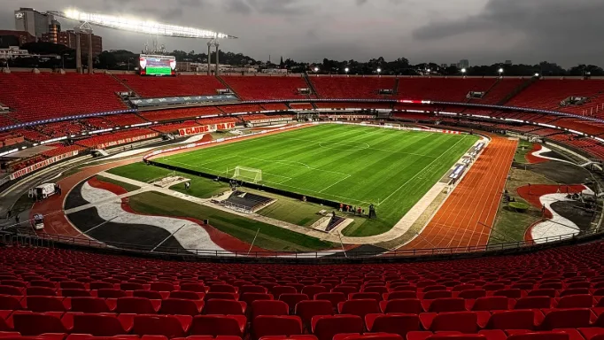 Atacante do Vasco sente dores e preocupa para “decisões” nas copas