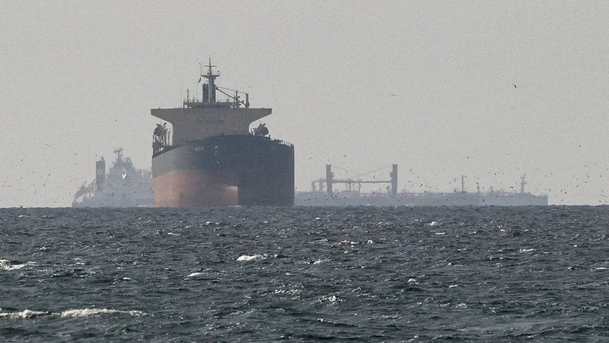 Irã diz que petroleiro explodiu após atingir mina no Estreito de Ormuz