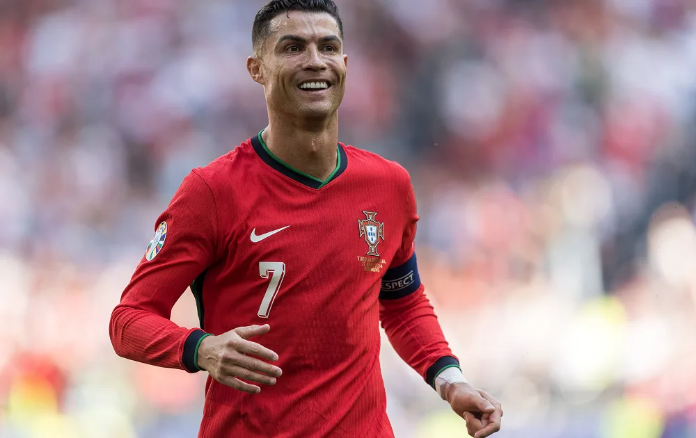 Cristiano Ronaldo supera Messi e é jogador mais bem pago do mundo; veja lista