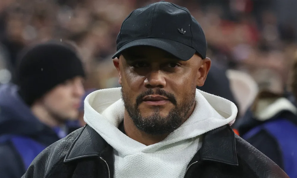 Kompany ficará afastado por semanas após desmaiar em treino, diz diretor do Bayern