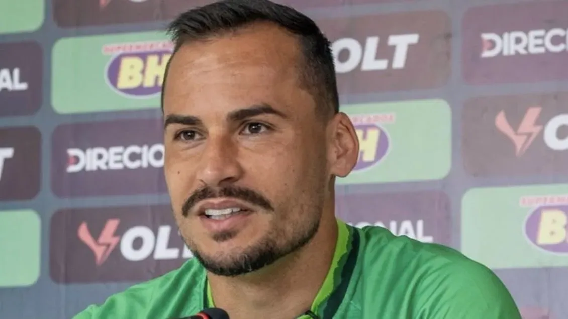 Goleiro do América-MG sofre fratura no nariz em jogo contra o Juventude