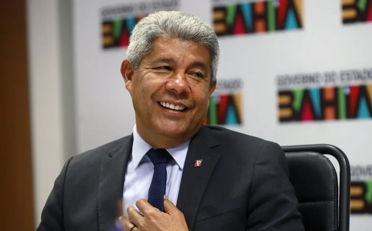 Jerônimo determina uso de viaturas para eleitores votarem em Salvador