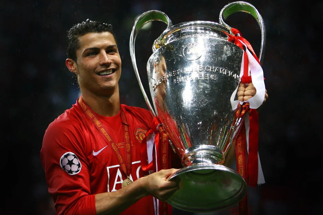 United parabeniza Cristiano Ronaldo por Bola de Ouro de Todos os Tempos