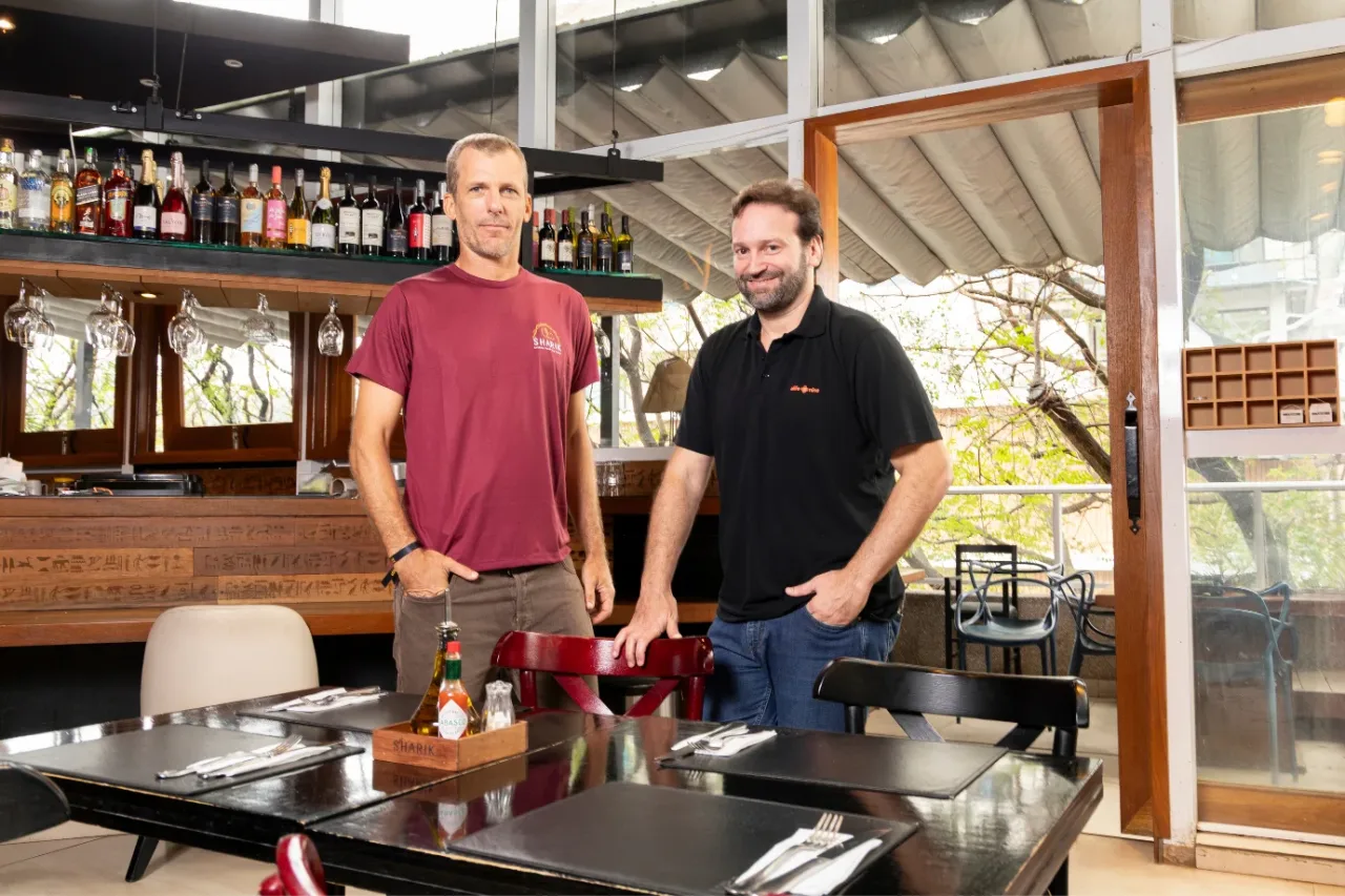 Restaurante de Alphaville vê o vizinho faturar o dobro e decide reagir