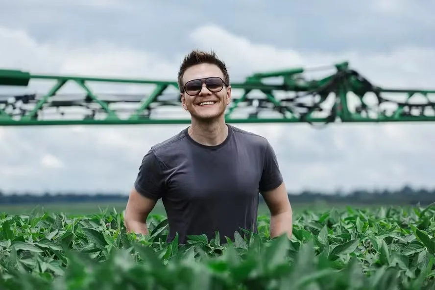 Michel Teló aposta no agronegócio com fazenda de 14 mil hectares com espaço de lazer para a família
